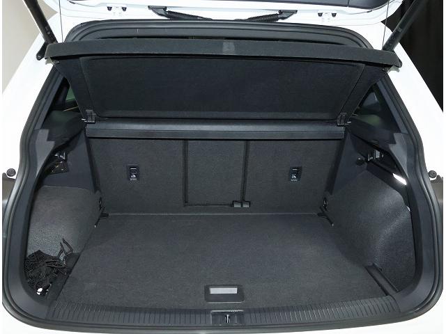 ティグアン TSI Rライン 認定中古車 禁煙車 純正インフォティメントシステムDiscoverPro搭載 アダプティブクルーズコントロール サイドアシストプラス レザーシート(21枚目)