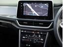 VW純正インフォティメントシステム「DiscoverPro」大変使いやすいタッチパネル型ナビゲーションでETC2.0とエンブレム内蔵バックカメラが付いています。