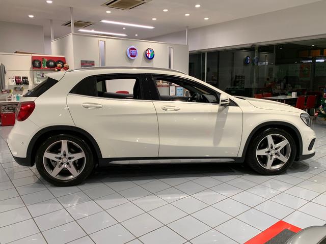 GLA250 4マチックスポーツ黒半レザーレーダーセイフティ(4枚目)