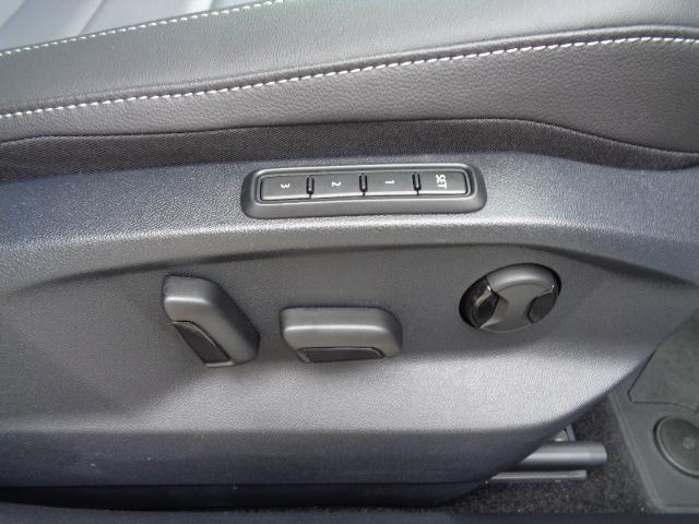 Ｔ－ロック ＴＳＩ　スタイル　Ｄｅｍｏｃａｒ　追従型アダプティブクルーズ　オートエアコン　ＥＴＣ　カーテンエアーバッグ　パワーリアゲート　パワーシート（20枚目）