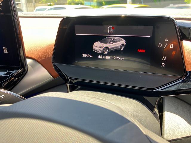 ＩＤ．４ プロ　ＤＥＭＯ　ＣＡＲ　ＥＴＣ　駐車支援システム　アラウンドビューカメラ　リアビューカメラ　エマージェンシーストップシグナル　レーンキープアシストシステム　後方死角検知機能　アルミホイール（２０インチ）（14枚目）