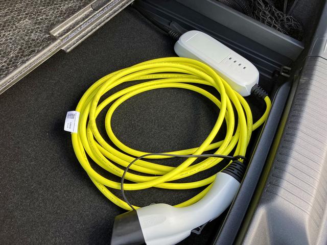 ＩＤ．４ プロ　ＤＥＭＯ　ＣＡＲ　ＥＴＣ　駐車支援システム　アラウンドビューカメラ　リアビューカメラ　エマージェンシーストップシグナル　レーンキープアシストシステム　後方死角検知機能　アルミホイール（２０インチ）（32枚目）