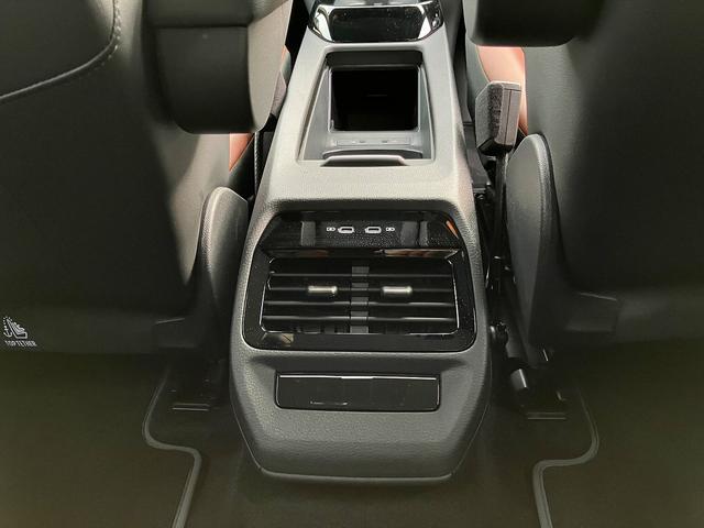 ＩＤ．４ プロ　ＤＥＭＯＣＡＲ　ＥＴＣ　障害物センサー　アラウンドビューカメラ　ドライバー疲労検知システム　レーンキープアシストシステム　後方死角検知機能　ＬＥＤマトリックスヘッドライト　アルミホイール（２０インチ）（31枚目）