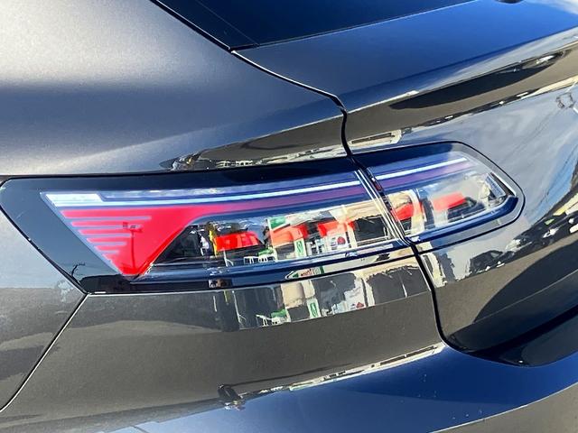 アルテオン シューティングブレーク ＴＳＩ　４モーション　Ｒラインアドバンス　ＳＵＮＲＯＯＦ　ＳＳＤカーナビ　ＥＴＣ　本革シート　ヘッドアップディスプレイ　アダプティブクルーズコントロール　アラウンドビューカメラ　ドライバー疲労検知システム　レーンキープアシストシステム（14枚目）