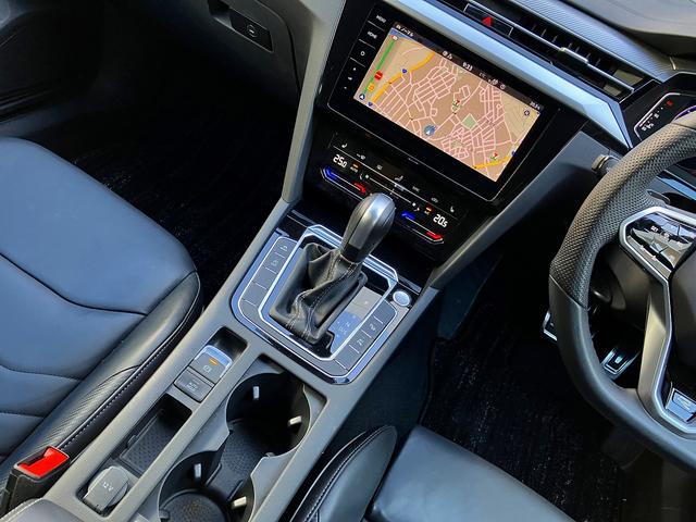 アルテオン シューティングブレーク ＴＳＩ　４モーション　Ｒラインアドバンス　ＳＵＮＲＯＯＦ　ＳＳＤカーナビ　ＥＴＣ　本革シート　ヘッドアップディスプレイ　アダプティブクルーズコントロール　アラウンドビューカメラ　ドライバー疲労検知システム　レーンキープアシストシステム（21枚目）