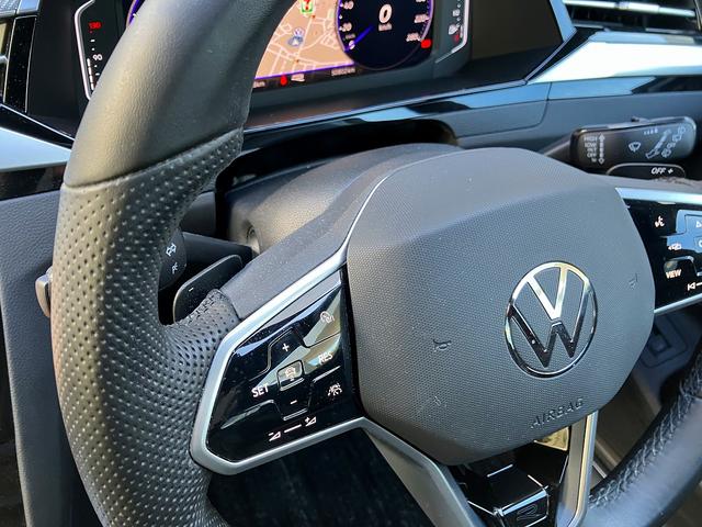 アルテオン シューティングブレーク ＴＳＩ　４モーション　Ｒラインアドバンス　ＳＵＮＲＯＯＦ　ＳＳＤカーナビ　ＥＴＣ　本革シート　ヘッドアップディスプレイ　アダプティブクルーズコントロール　アラウンドビューカメラ　ドライバー疲労検知システム　レーンキープアシストシステム（22枚目）