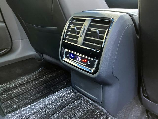 アルテオン シューティングブレーク ＴＳＩ　４モーション　Ｒラインアドバンス　ＳＵＮＲＯＯＦ　ＳＳＤカーナビ　ＥＴＣ　本革シート　ヘッドアップディスプレイ　アダプティブクルーズコントロール　アラウンドビューカメラ　ドライバー疲労検知システム　レーンキープアシストシステム（30枚目）