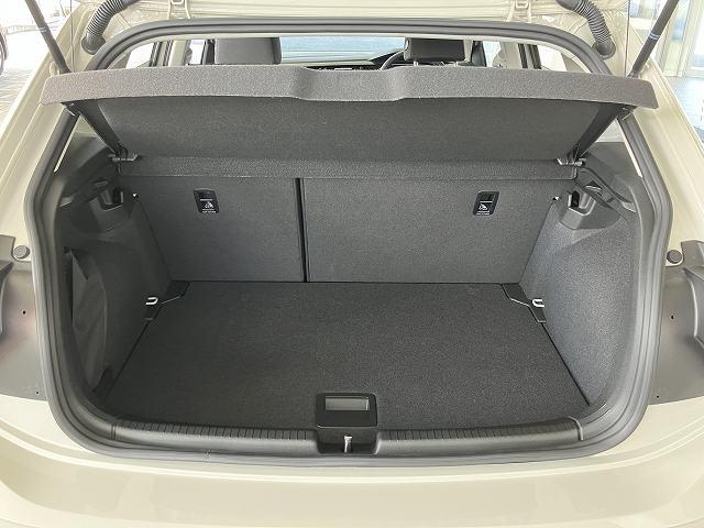 ポロ ＴＳＩスタイル　ＮＡＶＩ　ＥＴＣ　リヤビューカメラ　デジタルメータークラスター　同一車線内全車速運転支援システム　オートライトシステム　ダークティンテッドガラス　プリクラッシュブレーキシステム（15枚目）