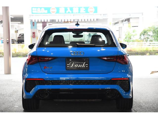 RS3スポーツバック ベースグレード セラミックカーボンブレーキ(フロント)/カラーブレーキキャリパー ブルー・マトリクスLEDヘッドライト・RSダンピングコントロールサスペンション・RSスポーツエキゾーストシステム(4枚目)