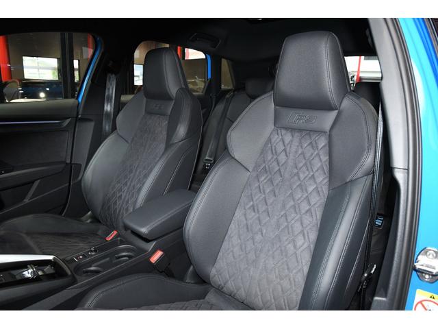 RS3スポーツバック ベースグレード セラミックカーボンブレーキ(フロント)/カラーブレーキキャリパー ブルー・マトリクスLEDヘッドライト・RSダンピングコントロールサスペンション・RSスポーツエキゾーストシステム(7枚目)