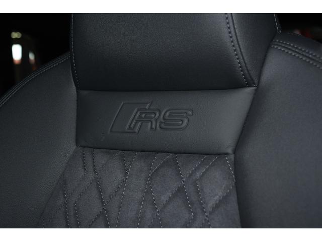 RS3スポーツバック ベースグレード セラミックカーボンブレーキ(フロント)/カラーブレーキキャリパー ブルー・マトリクスLEDヘッドライト・RSダンピングコントロールサスペンション・RSスポーツエキゾーストシステム(9枚目)