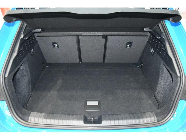 RS3スポーツバック ベースグレード セラミックカーボンブレーキ(フロント)/カラーブレーキキャリパー ブルー・マトリクスLEDヘッドライト・RSダンピングコントロールサスペンション・RSスポーツエキゾーストシステム(13枚目)