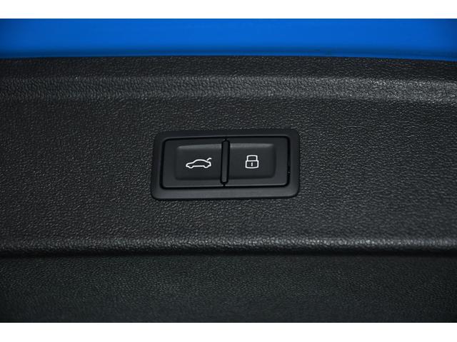 RS3スポーツバック ベースグレード セラミックカーボンブレーキ(フロント)/カラーブレーキキャリパー ブルー・マトリクスLEDヘッドライト・RSダンピングコントロールサスペンション・RSスポーツエキゾーストシステム(16枚目)