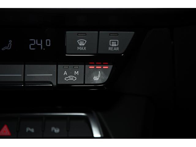 RS3スポーツバック ベースグレード セラミックカーボンブレーキ(フロント)/カラーブレーキキャリパー ブルー・マトリクスLEDヘッドライト・RSダンピングコントロールサスペンション・RSスポーツエキゾーストシステム(24枚目)