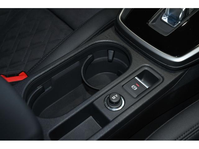 RS3スポーツバック ベースグレード セラミックカーボンブレーキ(フロント)/カラーブレーキキャリパー ブルー・マトリクスLEDヘッドライト・RSダンピングコントロールサスペンション・RSスポーツエキゾーストシステム(25枚目)