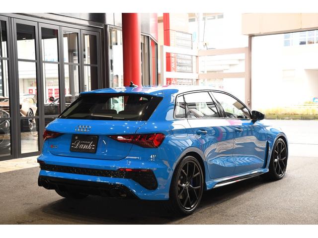 RS3スポーツバック ベースグレード セラミックカーボンブレーキ(フロント)/カラーブレーキキャリパー ブルー・マトリクスLEDヘッドライト・RSダンピングコントロールサスペンション・RSスポーツエキゾーストシステム(30枚目)