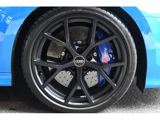 RS3スポーツバック ベースグレード セラミックカーボンブレーキ(フロント)/カラーブレーキキャリパー ブルー・マトリクスLEDヘッドライト・RSダンピングコントロールサスペンション・RSスポーツエキゾーストシステム(31枚目)