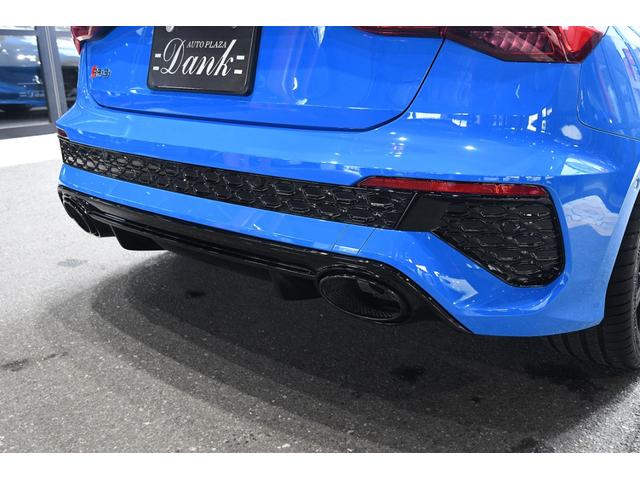 RS3スポーツバック ベースグレード セラミックカーボンブレーキ(フロント)/カラーブレーキキャリパー ブルー・マトリクスLEDヘッドライト・RSダンピングコントロールサスペンション・RSスポーツエキゾーストシステム(35枚目)