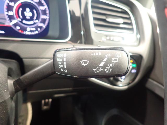 ゴルフＧＴＩ ダイナミック　フルセグＴＶ　アダプティブクルーズ　キーレスエントリー　スマキー　ナビＴＶ　ワンオーナー車　盗難防止　記録簿　ＥＴＣ２．０　横滑り防止装置　アルミホイール（23枚目）