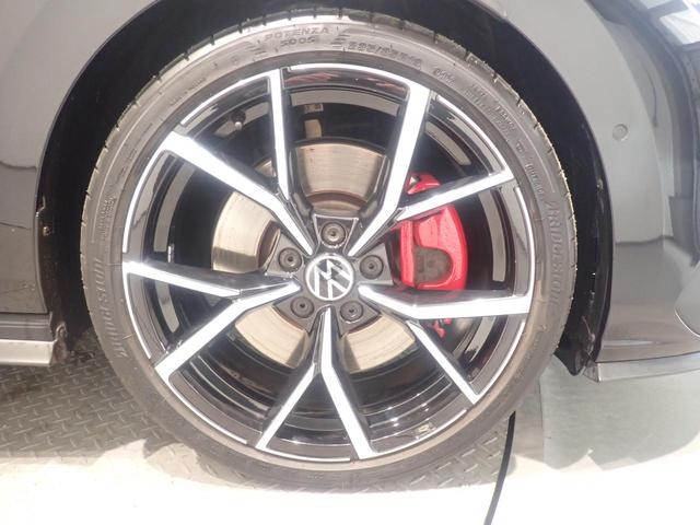 ゴルフＧＴＩ ベースグレード　Ｂｌｕｅｔｏｏｔｈ接続　衝突軽減Ｂ　ＬＥＤヘッドランプ　キーレスエントリー　ターボ　電動格納ミラー　ＡＣＣ　シートＨ　記録簿　ＥＴＣ２．０　アイドリングストップ　サイドエアバッグ　オートエアコン（24枚目）