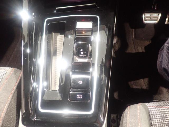 ゴルフＧＴＩ ベースグレード　Ｂｌｕｅｔｏｏｔｈ接続　衝突軽減Ｂ　ＬＥＤヘッドランプ　キーレスエントリー　ターボ　電動格納ミラー　ＡＣＣ　シートＨ　記録簿　ＥＴＣ２．０　アイドリングストップ　サイドエアバッグ　オートエアコン（25枚目）