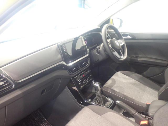 T-クロス TSI アクティブ アダプティブクルーズ デモカー LEDライト Bluetoothオーディオ 禁煙 スマートキー 運転席エアバック ルーフレール オートライト LKA パワーウインドー ワンオーナー 助手席エアバッグ(11枚目)