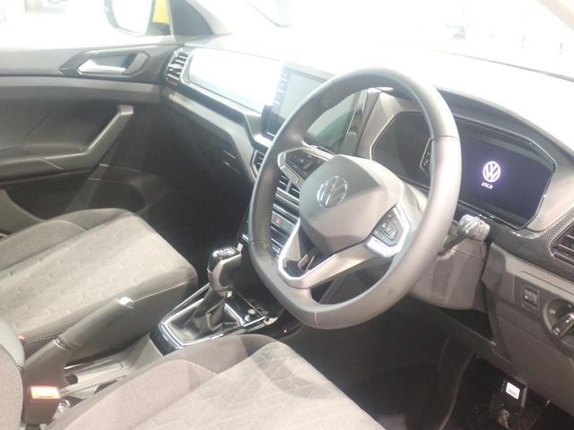 T-クロス TSI アクティブ アダプティブクルーズ デモカー LEDライト Bluetoothオーディオ 禁煙 スマートキー 運転席エアバック ルーフレール オートライト LKA パワーウインドー ワンオーナー 助手席エアバッグ(12枚目)