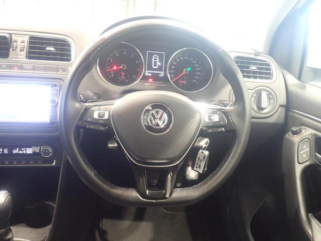 ポロ TSIハイライン 地デジ キーレスエントリー ヒーター 自動追従 ETC2.0 LEDライト ナビTV オートライト オートエアコン 電動格納ドアミラー(9枚目)