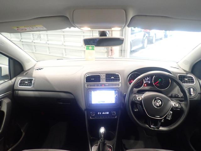 ポロ TSIハイライン 地デジ キーレスエントリー ヒーター 自動追従 ETC2.0 LEDライト ナビTV オートライト オートエアコン 電動格納ドアミラー(10枚目)