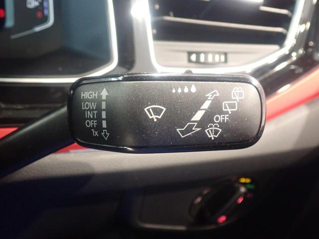 レインセンサーで雨を検知して自動でワイパーを作動させるオートワイパー機能付き！