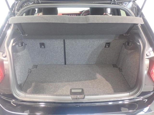 荷室は荷物を隠せるトノカバー付！充分な荷室の広さです！