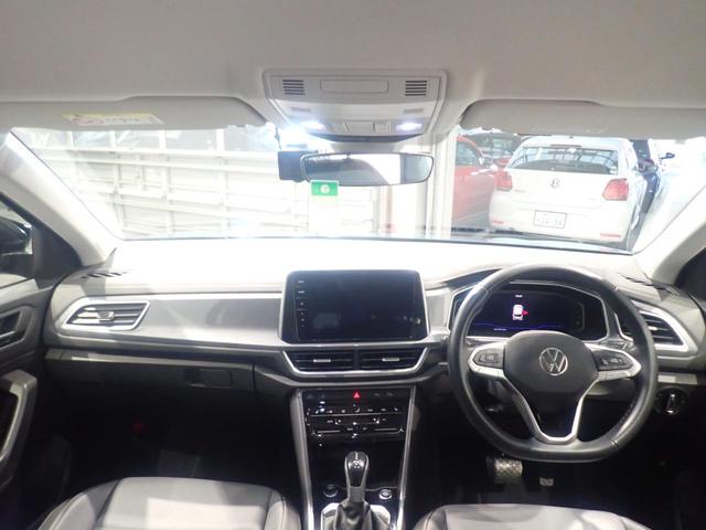 T-ロック TSI スタイル パワーウィンドウ ブルートゥースオーディオ 本革シート 電動格納ミラー エアコン ABS キーレスエントリー パワーステアリング 盗難防止システム アダクティブクルーズコントロール オートライト(10枚目)