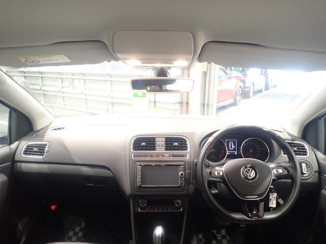 しっかりまとまった感のあるインパネ。各操作スイッチなども使いやすい位置に配置されていますよ。