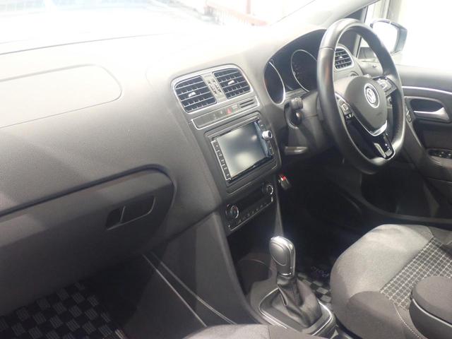 しっかりまとまった感のあるインパネ。各操作スイッチなども使いやすい位置に配置されていますよ。