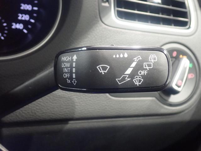 レインセンサーで雨を検知して自動でワイパーを作動させるオートワイパー機能付き！