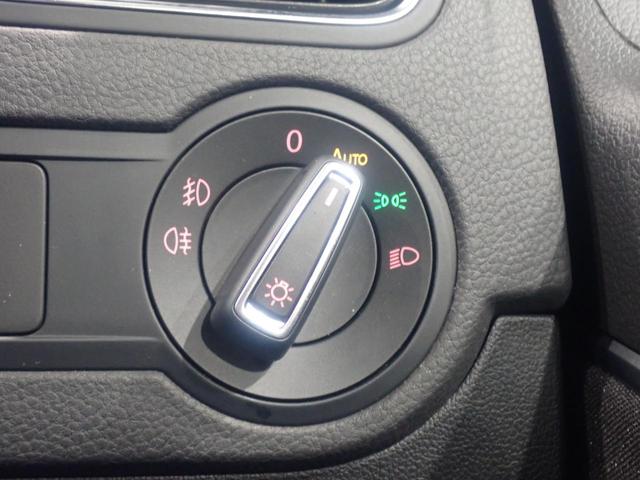 オートライト付！トンネルが連続している高速道路などＯＮＯＦＦしなくても大丈夫なのでとっても便利です。