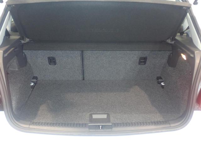 荷室は荷物を隠せるトノカバー付！充分な荷室の広さです！