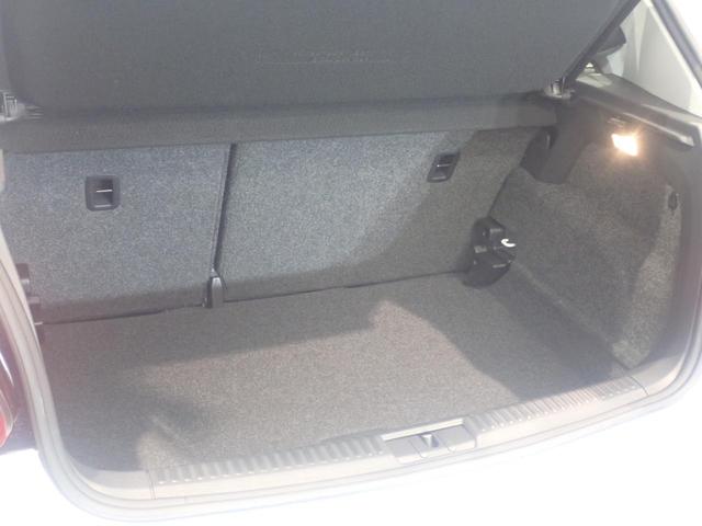 荷室は荷物を隠せるトノカバー付！充分な荷室の広さです！