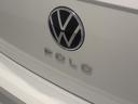 リアカメラがVWエンブレムに内蔵されています。ギアをリバースに入れると車両後方の映像が映しだされます。