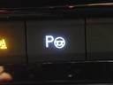 縦列駐車後退駐車時に、ステアリング操作を自動で行い駐車をサポートする”Park Assist”を装備しています。
