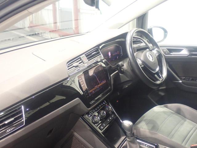 ゴルフトゥーラン ＴＤＩ　ハイライン　衝突軽減Ｂ　オートエアコン　ブルートゥースオーディオ　シートＨ　キーフリー　サイドエアバッグ　横滑り防止装置　盗難防止システム　２．０ＥＴＣ　アルミホイール　ＬＥＤヘッドライト　スマキー　記録簿（11枚目）