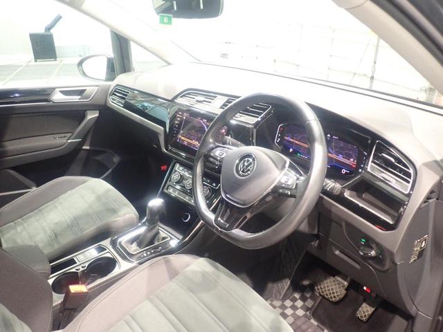 ゴルフトゥーラン ＴＤＩ　ハイライン　衝突軽減Ｂ　オートエアコン　ブルートゥースオーディオ　シートＨ　キーフリー　サイドエアバッグ　横滑り防止装置　盗難防止システム　２．０ＥＴＣ　アルミホイール　ＬＥＤヘッドライト　スマキー　記録簿（12枚目）