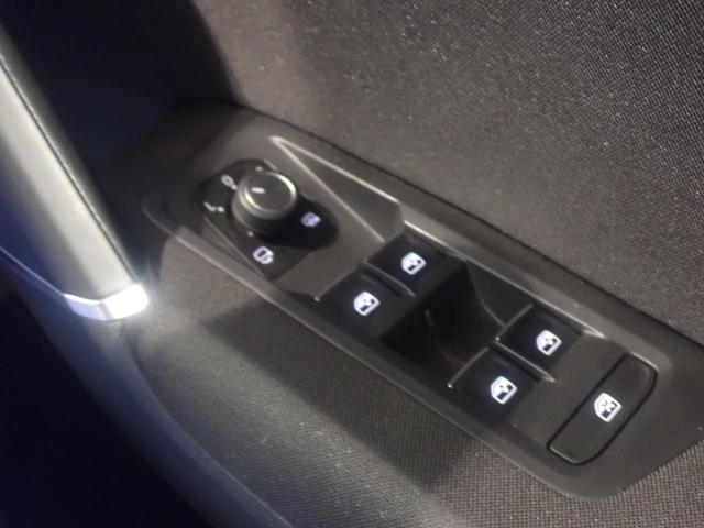 ゴルフトゥーラン ＴＤＩ　ハイライン　衝突軽減Ｂ　オートエアコン　ブルートゥースオーディオ　シートＨ　キーフリー　サイドエアバッグ　横滑り防止装置　盗難防止システム　２．０ＥＴＣ　アルミホイール　ＬＥＤヘッドライト　スマキー　記録簿（34枚目）