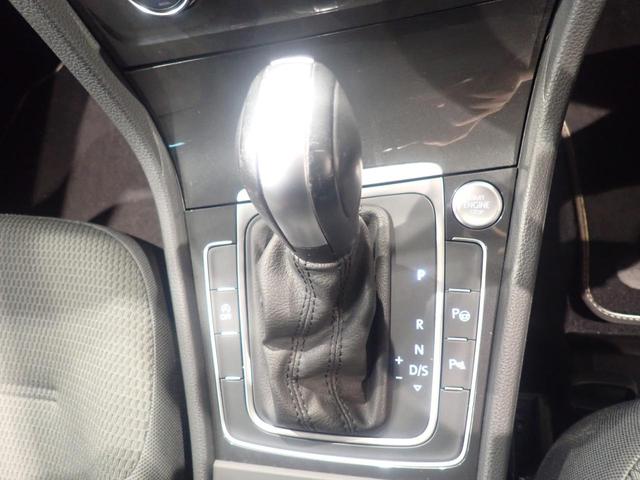 ゴルフ TDIコンフォートライン マイスター Bluetooth接続 LEDヘッド 地デジ ETC2.0 オートエアコン サイドエアバッグ パワーウィンドウ 盗難防止 ナビTV 衝突軽減B アダプティブクルーズコントロール アルミホイール 記録簿(25枚目)