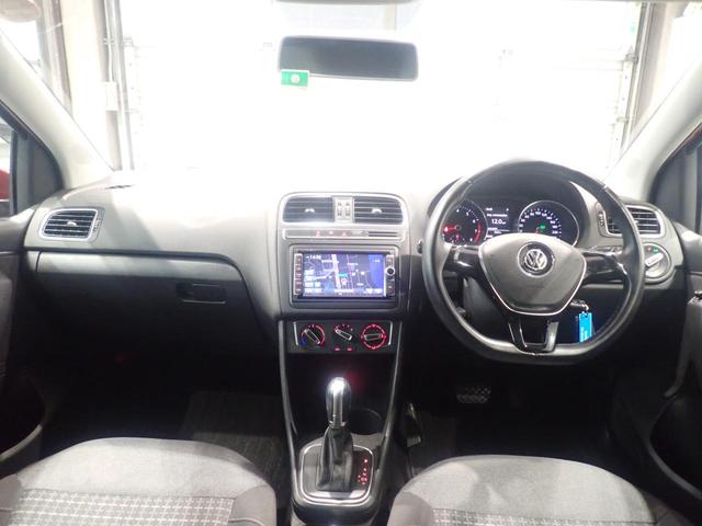 ポロ 40thエディション キーレス エアコン 地デジ ABS アルミホイール サイドエアバック Wエアバック ETC車載器 メモリーナビ 盗難防止システム(9枚目)