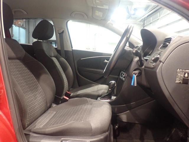 ポロ 40thエディション キーレス エアコン 地デジ ABS アルミホイール サイドエアバック Wエアバック ETC車載器 メモリーナビ 盗難防止システム(13枚目)