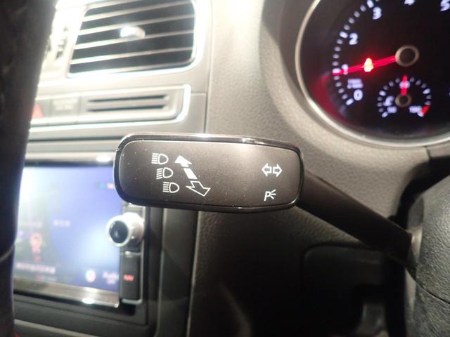 ポロ 40thエディション キーレス エアコン 地デジ ABS アルミホイール サイドエアバック Wエアバック ETC車載器 メモリーナビ 盗難防止システム(25枚目)