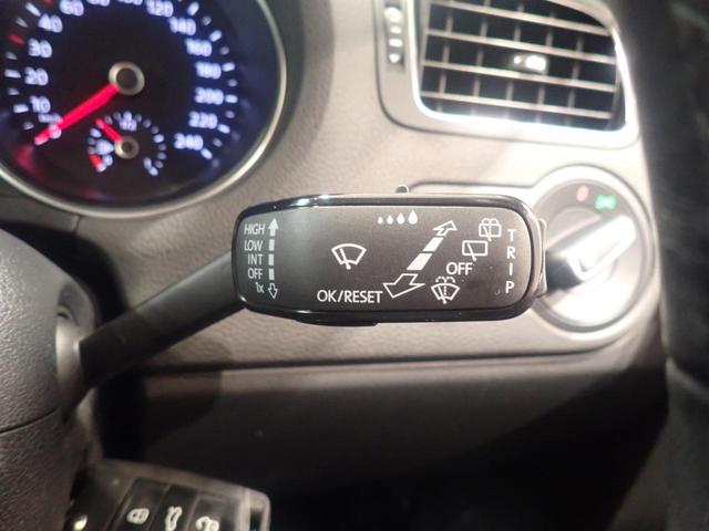 ポロ 40thエディション キーレス エアコン 地デジ ABS アルミホイール サイドエアバック Wエアバック ETC車載器 メモリーナビ 盗難防止システム(26枚目)