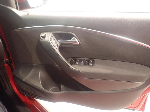 ポロ 40thエディション キーレス エアコン 地デジ ABS アルミホイール サイドエアバック Wエアバック ETC車載器 メモリーナビ 盗難防止システム(27枚目)