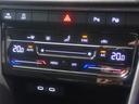 2ゾーンフルオートエアコンを装備。運転席と助手席、それぞれ独立して温度の設定ができます。